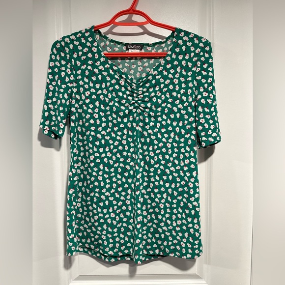 Kim & Co. Brazil Knit Short Sleeve Ruched Front Top - Picture 3 of 8